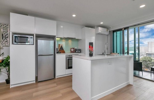 Auckland Central Business District Apartment | Your Renovated Retreat + CP