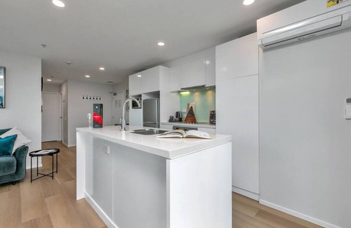 Auckland Central Business District Apartment | Your Renovated Retreat + CP