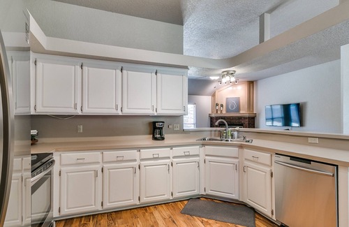 Edmond House | Your Serene Haven in the Bustling Heart of Edmond