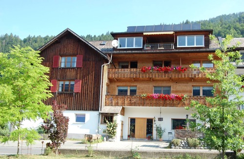 Grossdorf Apartment | Your temporary home for 1-14 people - great covered terraces