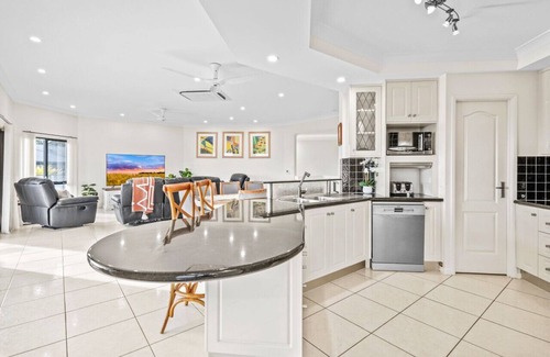 Mooroobool House | Your Ultimate Escape in Mooroobool- Luxury Tropical Retreat with Pool & Stunning Views – Perfect for Families & Groups!