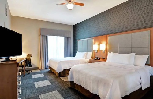 McNeil Hotel | Your Ultimate Resort Destination:Free Parking and Breakfast,Full Kitchen,Pool