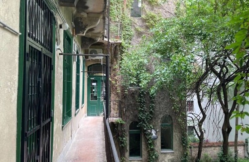 Castle Hill Condo | Your Worry Free Apartment Close To Parliament