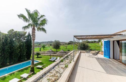 Maria de la Salut Villa | YourHouse Carrera Plana