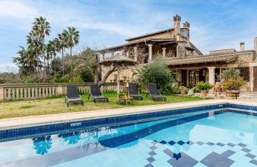 Maria de la Salut Apartment | YourHouse Deulosal, apartment in rural house with pool