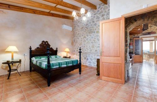 Maria de la Salut Apartment | YourHouse Deulosal, apartment in rural house with pool