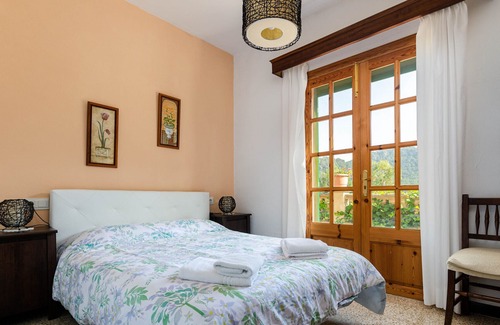 Lluc House | YourHouse Vint i Nou, perfect for hiking, in the Tramuntana Mountains