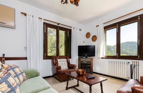 Lluc House | YourHouse Vint i Nou, perfect for hiking, in the Tramuntana Mountains