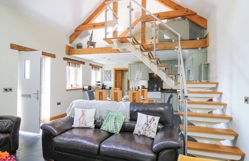Glandyfi House | YR HEN BEUDY, pet friendly, country holiday cottage in Capel Bangor