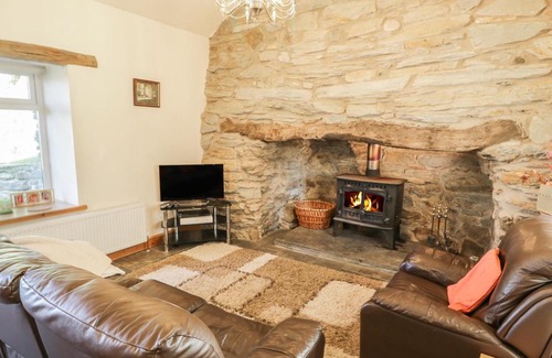 Ffestiniog House | Yr Hen Dy