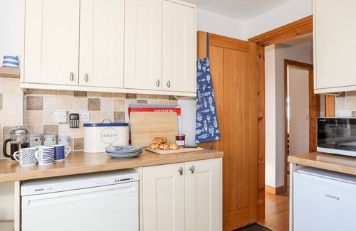 Llanfaethlu Cottage | YR ORSEDD, pet friendly, with open fire in Llanfaethlu