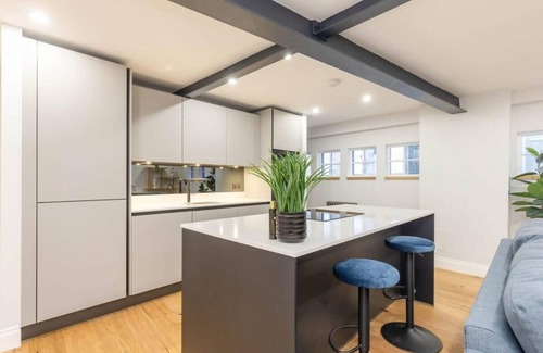 West End House | Yukina Suite - 2 Bed City Centre House And Garden