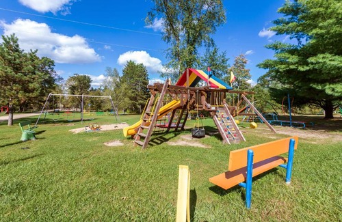 Lyndon Station Hotel | Yukon Trails Campground