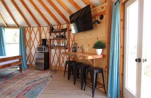 Orderville House | Yurt Overlook #02 with A/C close to Zion & Bryce