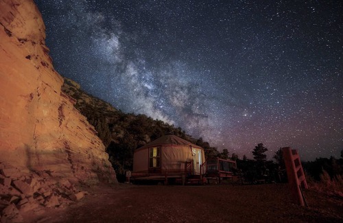 Orderville House | Yurt Overlook #02 with A/C close to Zion & Bryce