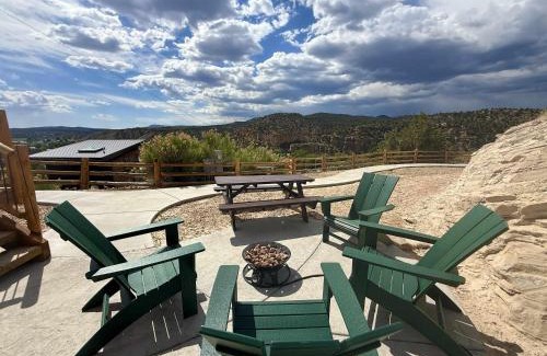 Orderville House | Yurt Overlook #3 with AC and Private Bath 2 Kings
