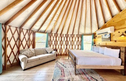 Orderville House | Yurt Overlook #3 with AC and Private Bath 2 Kings