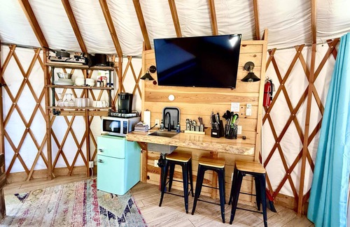 Orderville House | Yurt Overlook #6 w/stargazing near Zion & Bryce
