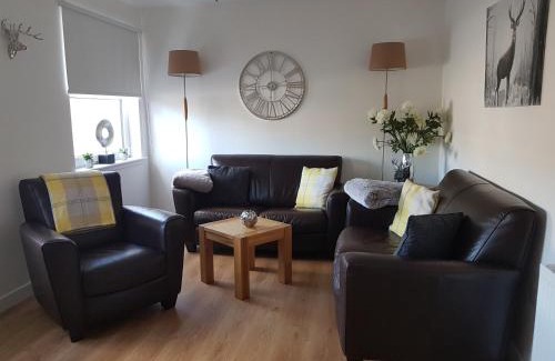 Inverurie Apartment | Yvi's 2Bedroom 2Bathroom Apartment