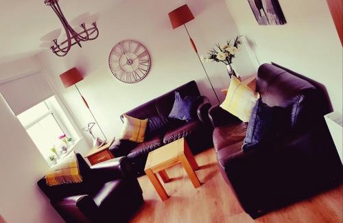 Inverurie Apartment | Yvi's 2Bedroom 2Bathroom Apartment