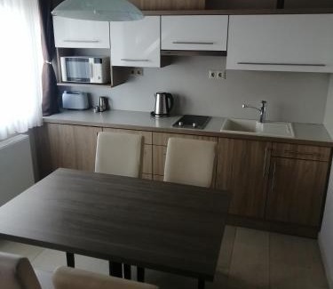 Sarvar Apartment | Zafírgyöngy Apartmanok