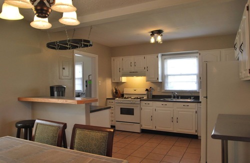 Lexington House | Zandale Convenience!