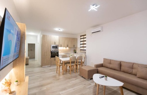 Vlore Villa | Zani's Villa