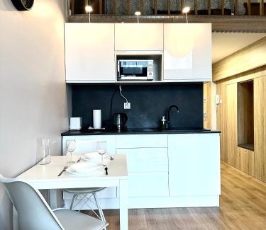 Fabryczna Apartment | Zarembowicza Apt 37 - Self Check-In 20h - Parking &Lift