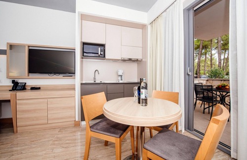Zaton Apartment | Zaton Apartment with Shared Pool