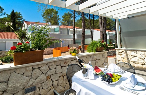 Zaton Apartment | Zaton Apartment with Shared Pool