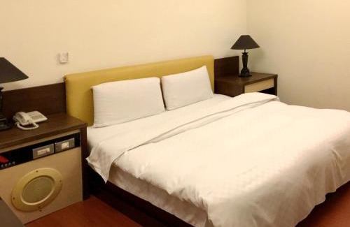 East District Hotel | Zaw Jung Business Hotel