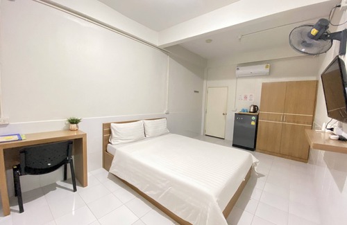 Khanna Yao Hotel | Ze Residence Rarm Intra