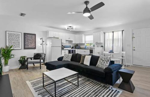 Tampa Apartment | Zebra House - Close 2 all TampaBay has to offer