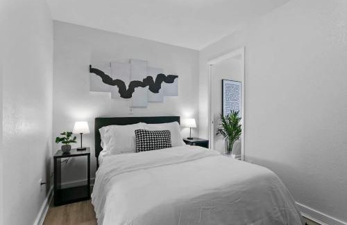 Tampa Apartment | Zebra House - Close 2 all TampaBay has to offer