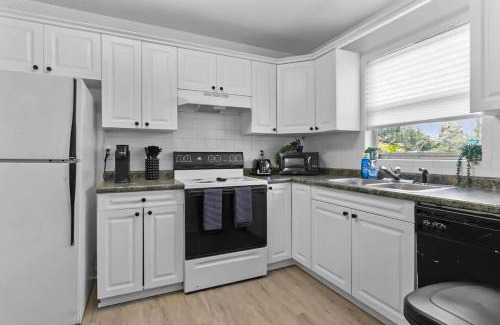 Tampa Apartment | Zebra House - Close 2 all TampaBay has to offer