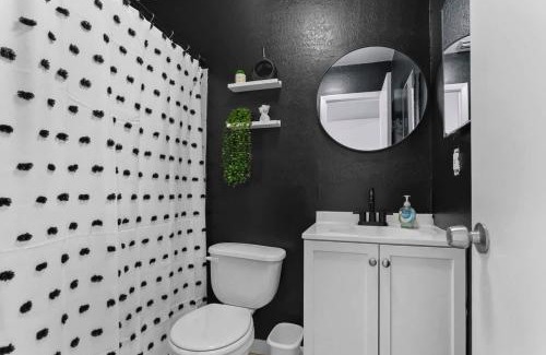 Tampa Apartment | Zebra House - Close 2 all TampaBay has to offer