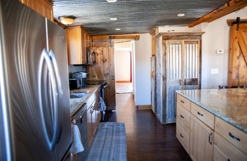 Williamson House | Zebra Rustic Retreat 3BR Home on Zebra Ranch