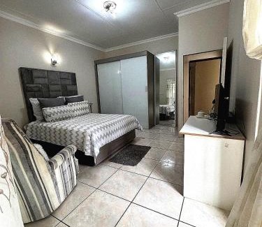 Vereeniging House | Zee Lifestyle Guesthouse