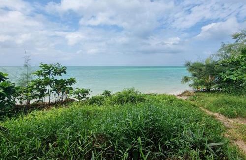 Srithanu House | Zen Beach Oasis - Balinese Beachfront House with Stunning Sea View