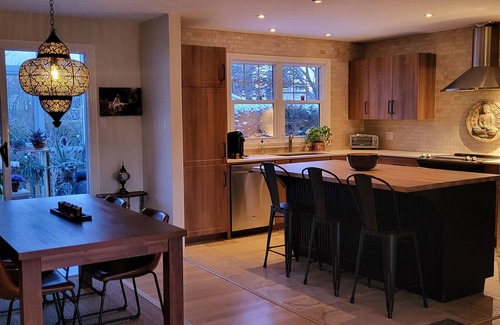 Saint-Bruno-de-Montarville Apartment | Zen et Romantique au Pied de la Montagne