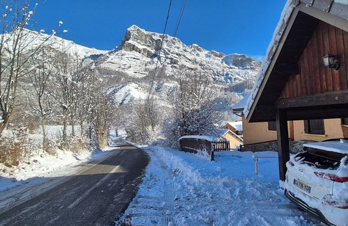 Saint-Jean-Saint-Nicolas Ski Chalet | Zen cocoon with panoramic view. Stations nearby.