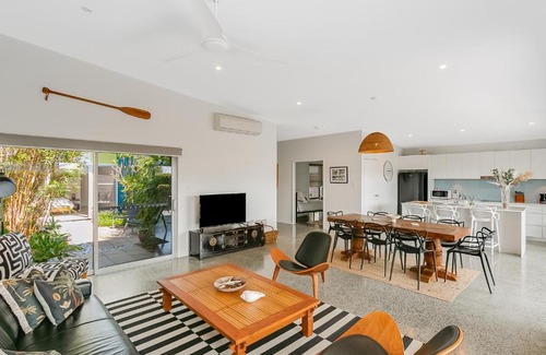 Casuarina House | Zen Garden Beach House Casuarina by uHoliday