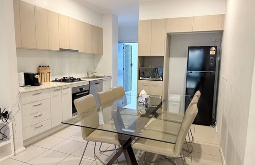Gold Coast House | Zen Garden - Serene Townhouse
