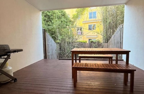 Gold Coast House | Zen Garden - Serene Townhouse