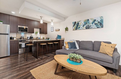 Prairie Village Apartment | Zen House 1 Bed 1Bath Free Wi-Fi Free Parking Spot Comfortable Stay w/Workspace