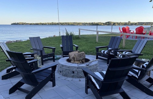 Brighton House | Zen Lakehouse with Panoramic Waterfront Views