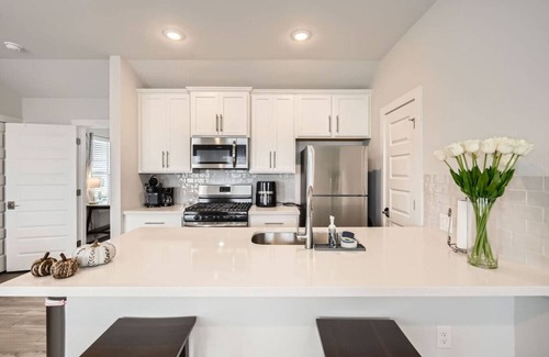 Austin House | Zen Oasis + 1BR Guesthouse + Mins to Skyline Park!