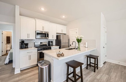 Austin House | Zen Oasis + 1BR Guesthouse + Mins to Skyline Park!