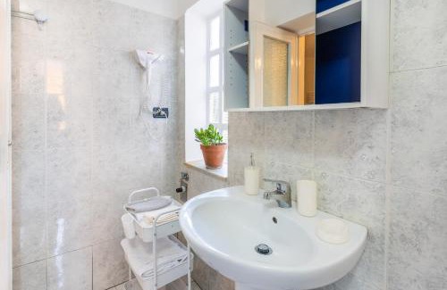 Casale Monferrato Apartment | Zen Retreat with Jacuzzi, Patio & Private Garage Plus Automatic Check in 24 7 with Netflix Dazn and Disney Plus
