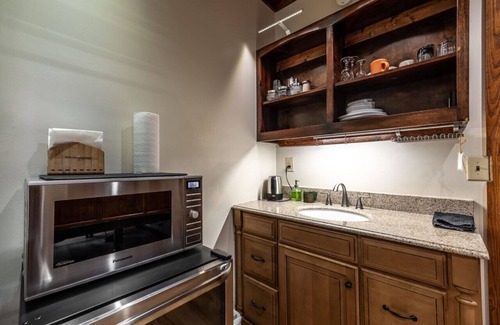 Stanardsville Cabin | Zen Suite at White Lotus Eco Spa Retreat